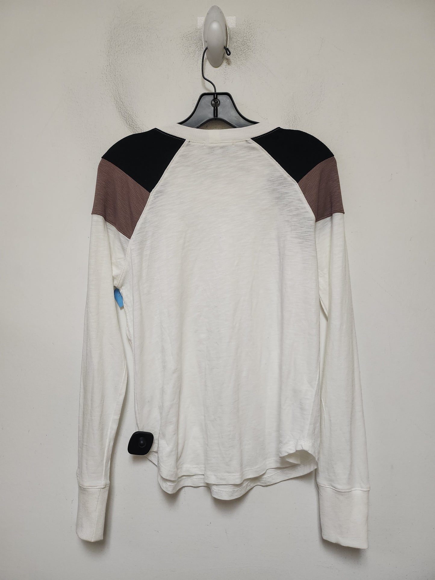 Top Long Sleeve Basic By Evereve In Black & White, Size: S