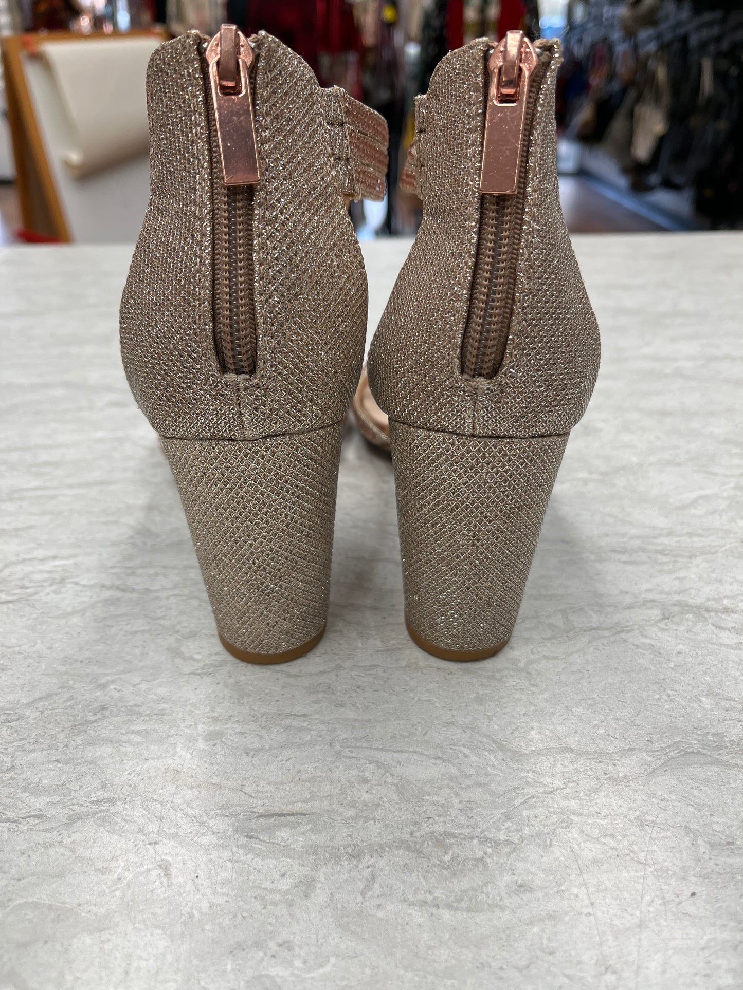 Shoes Heels Block By Clothes Mentor In Rose Gold, Size: 9