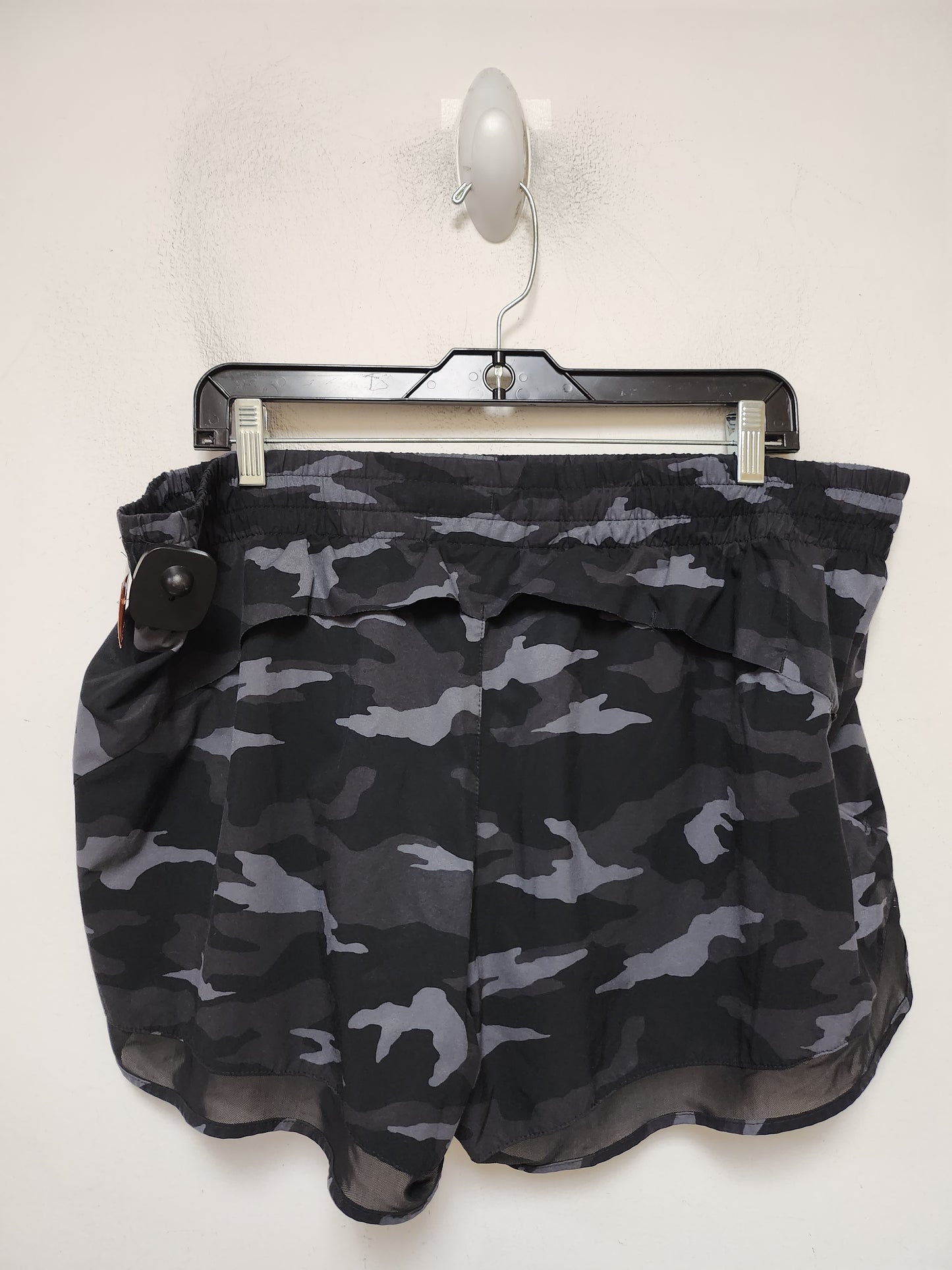 Athletic Shorts By Athleta In Camouflage Print, Size: Xl