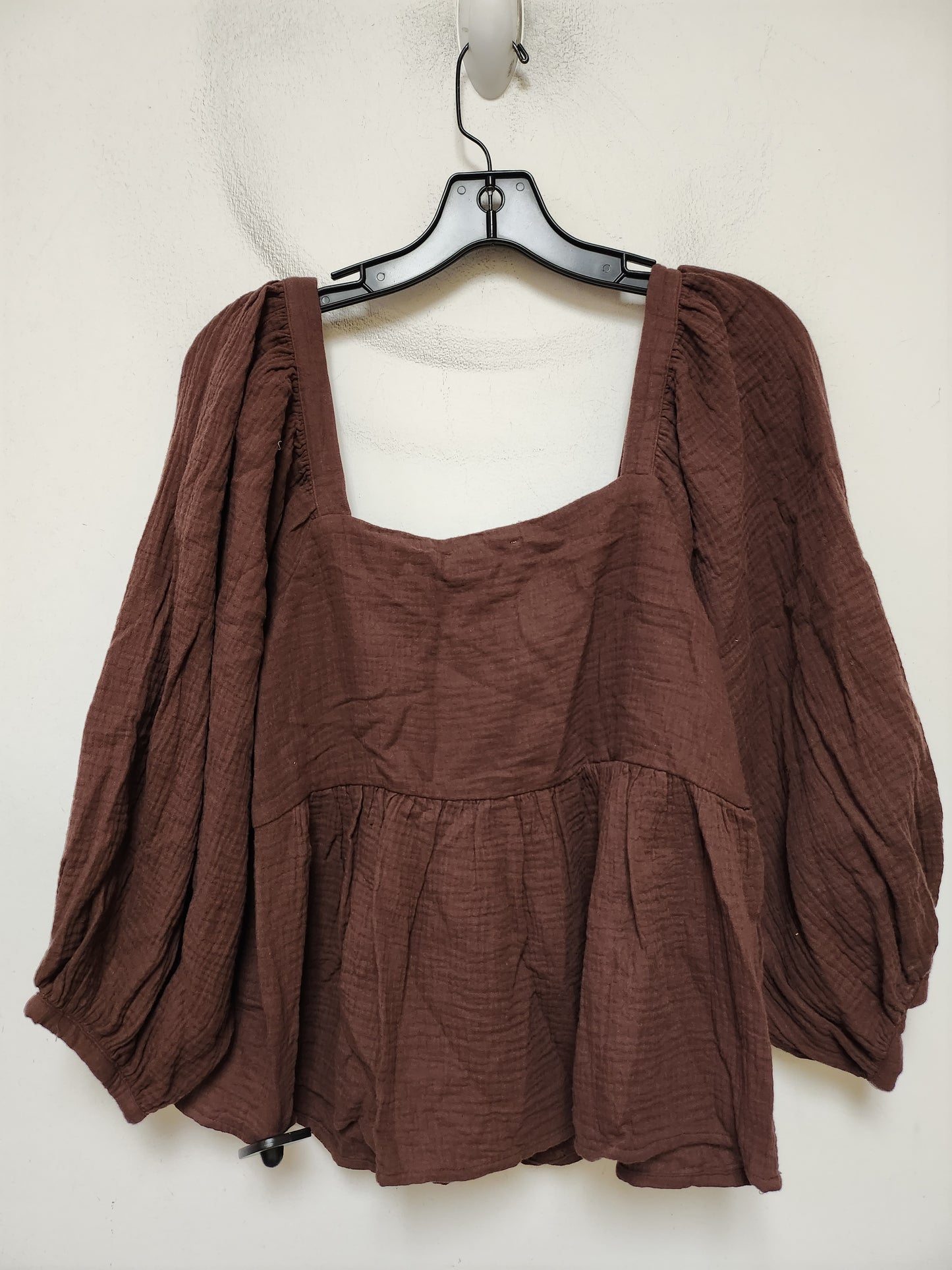 Top Long Sleeve By Clothes Mentor In Brown, Size: M