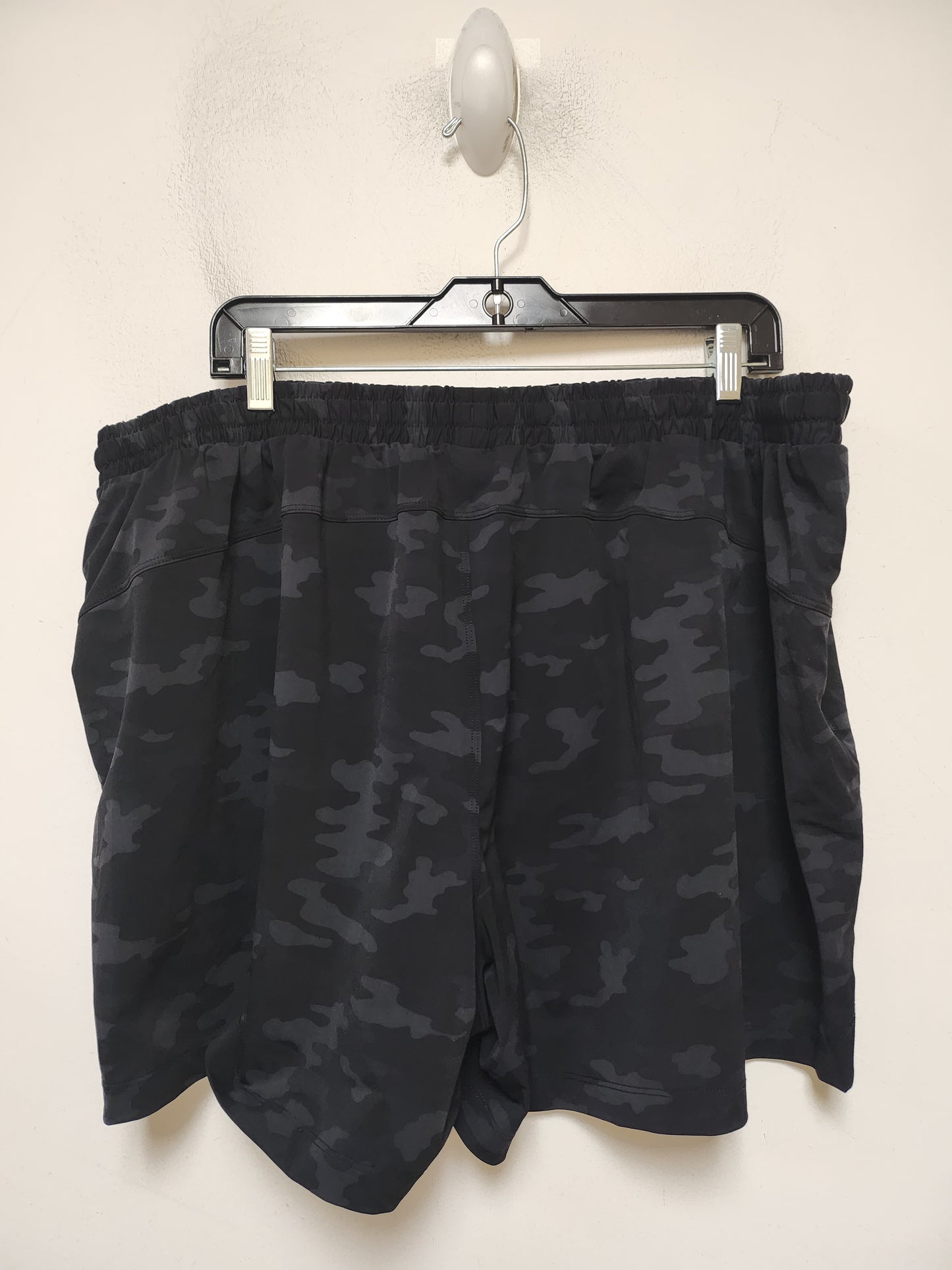 Athletic Shorts By Fabletics In Black, Size: 2x