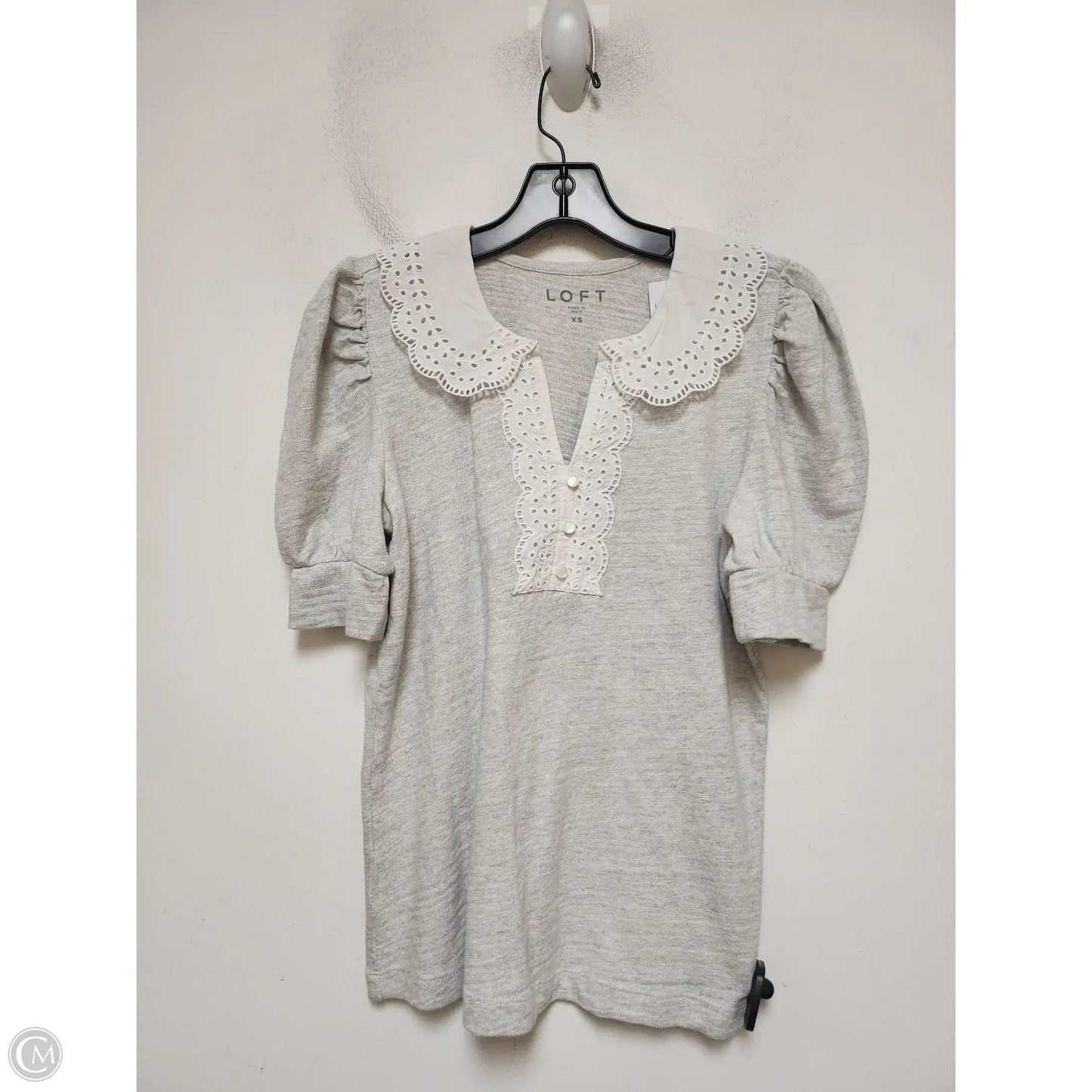 Top Short Sleeve By Loft In Grey, Size: Xs