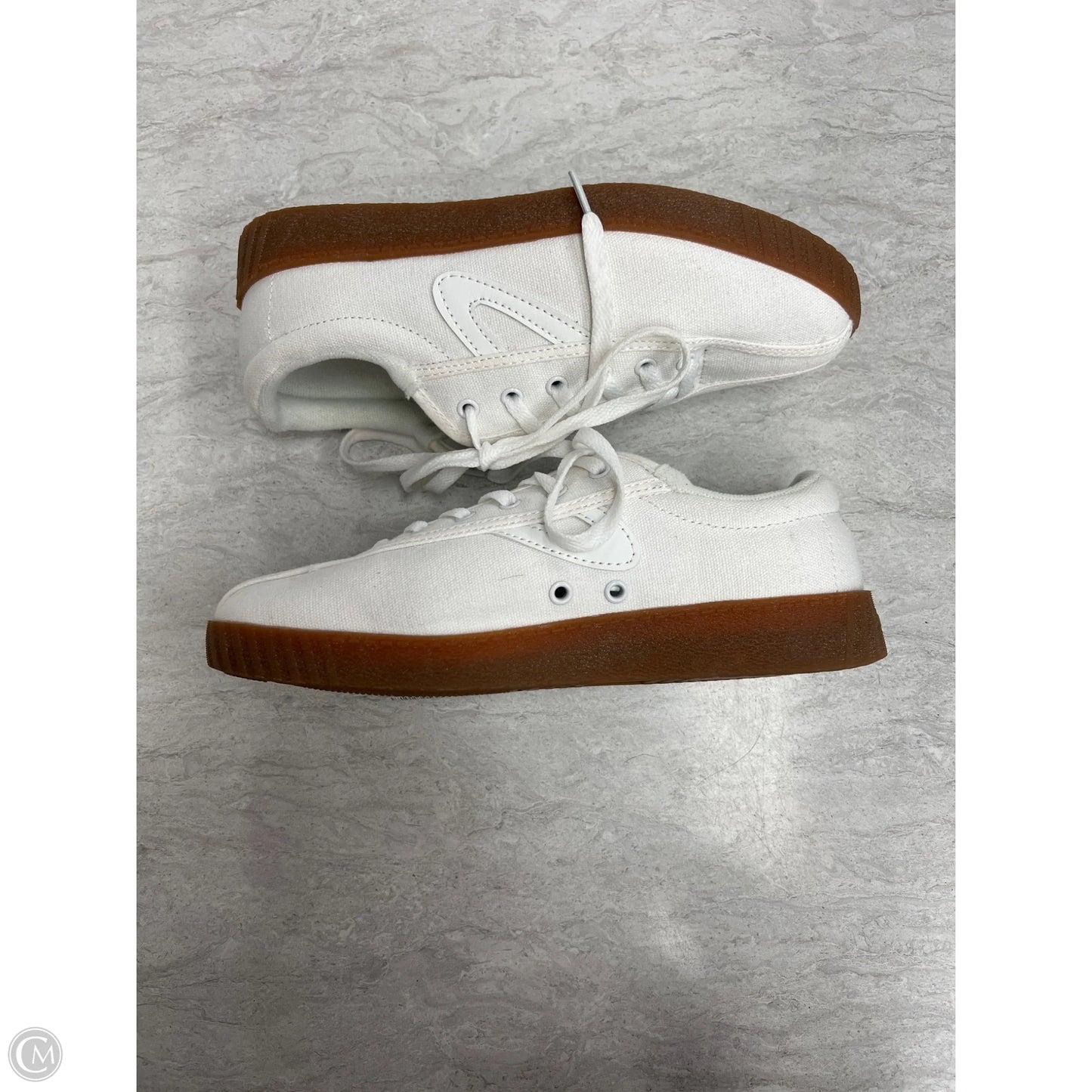 Shoes Sneakers By Clothes Mentor In White, Size: 7