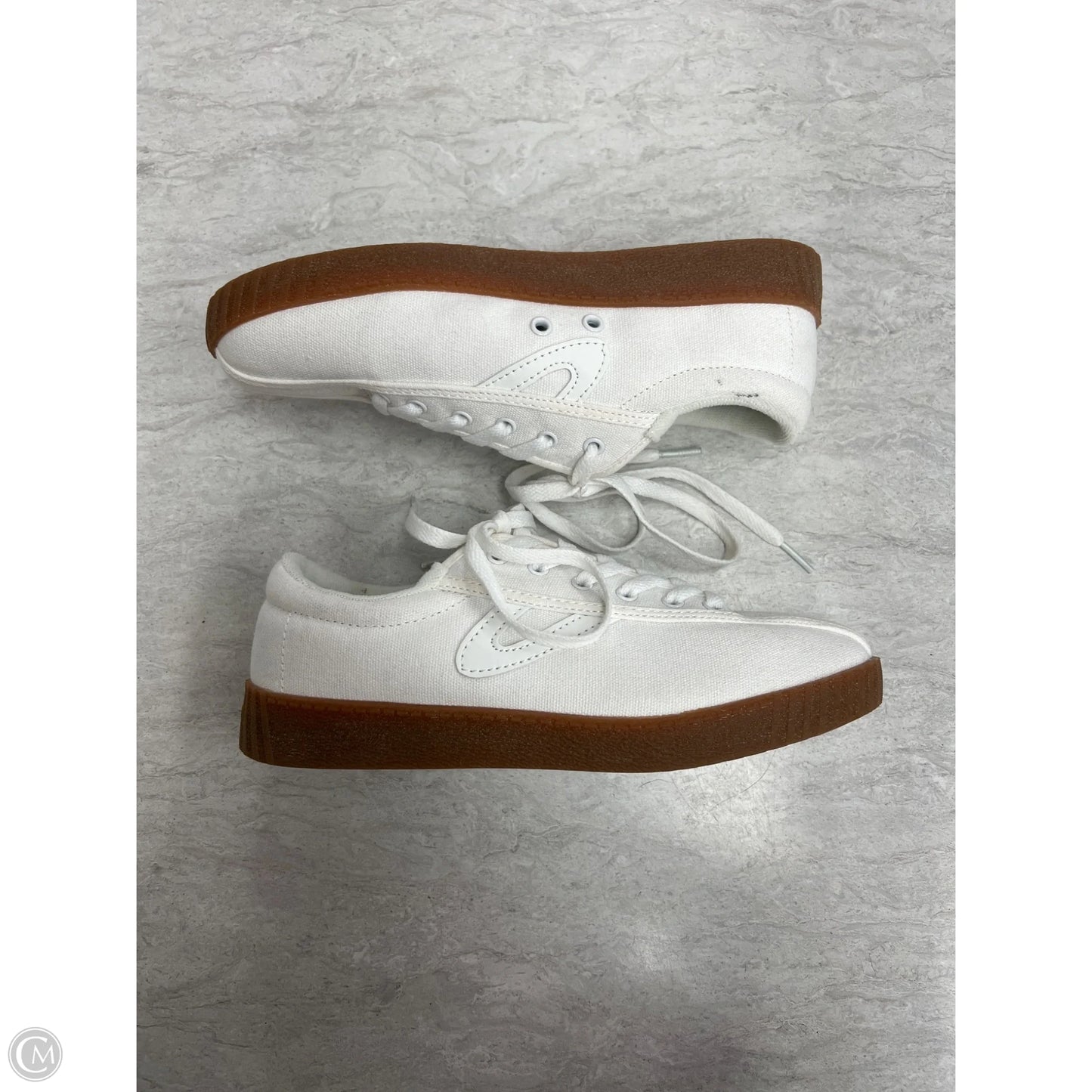 Shoes Sneakers By Clothes Mentor In White, Size: 7