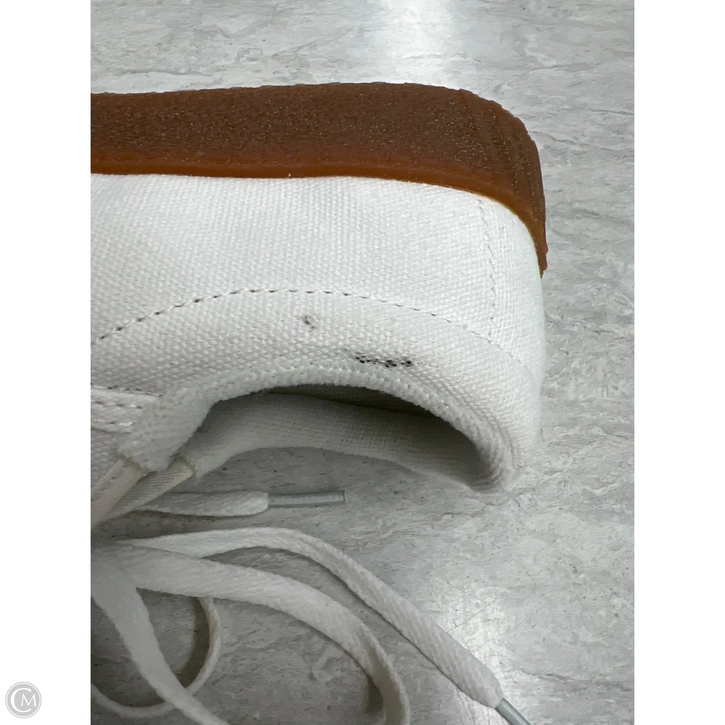 Shoes Sneakers By Clothes Mentor In White, Size: 7