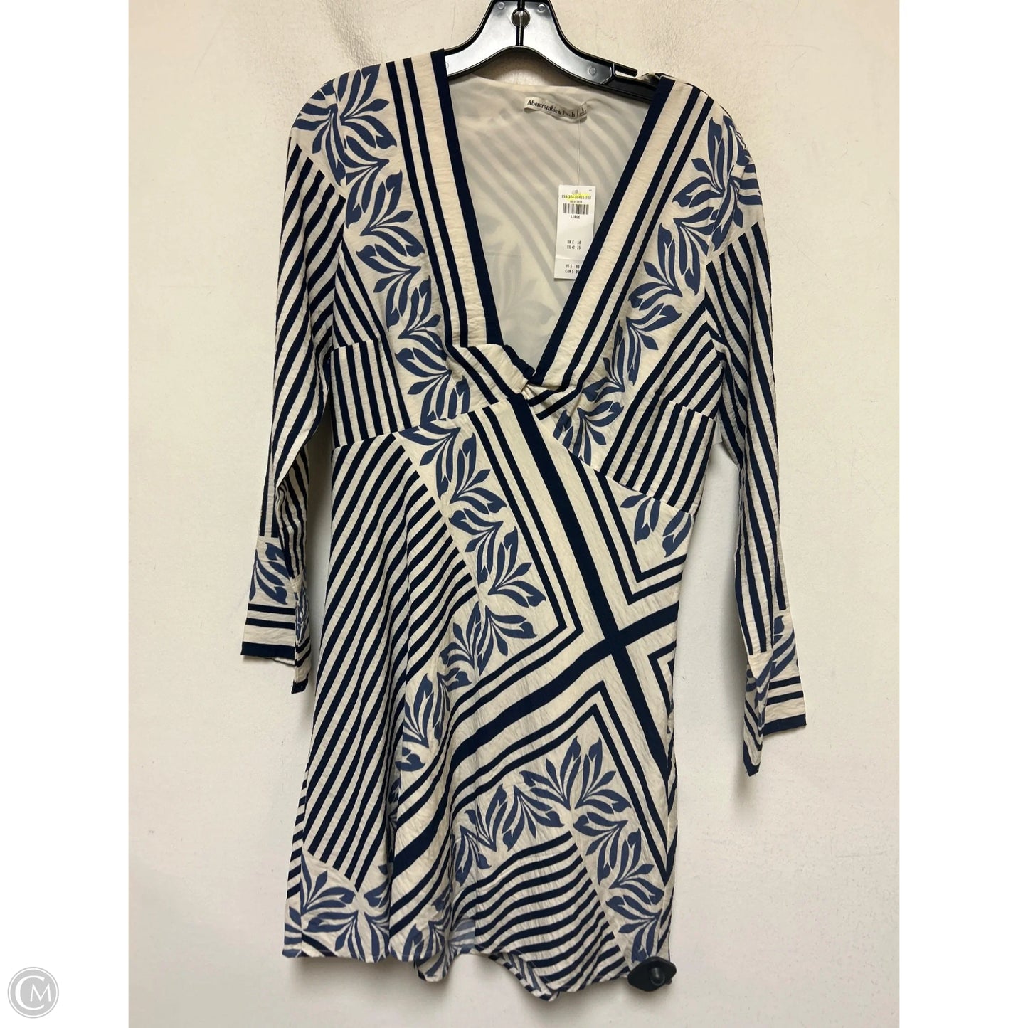 Dress Casual Short By Abercrombie And Fitch In Blue & White, Size: L