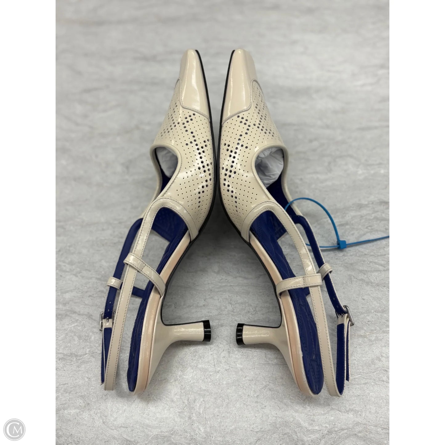 Shoes Luxury Designer By Burberry In Cream, Size: 8