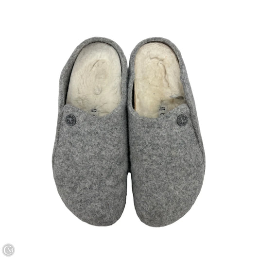 Shoes Flats By Birkenstock In Grey, Size: 6