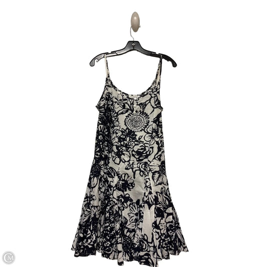 Dress Casual Short By Velvet In Black & White, Size: M