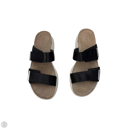Sandals Flats By Naot In Black, Size: 9