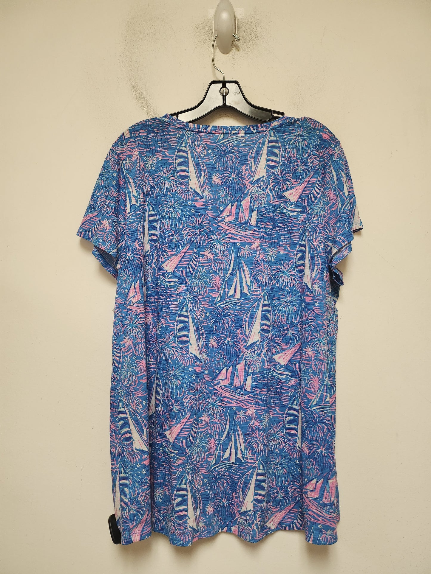 Top Short Sleeve Designer By Lilly Pulitzer In Blue & Pink, Size: 2x