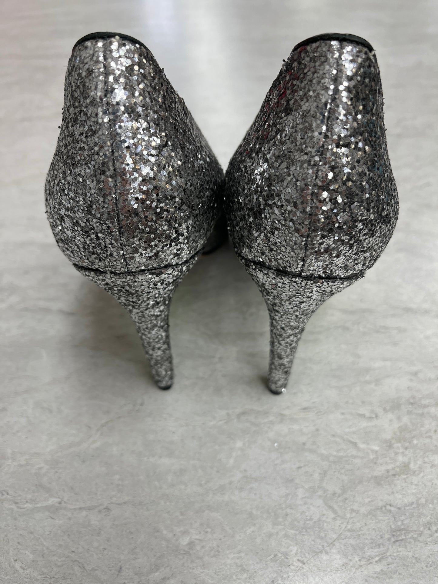 Shoes Heels Stiletto By Marc By Marc Jacobs In Silver, Size: 6