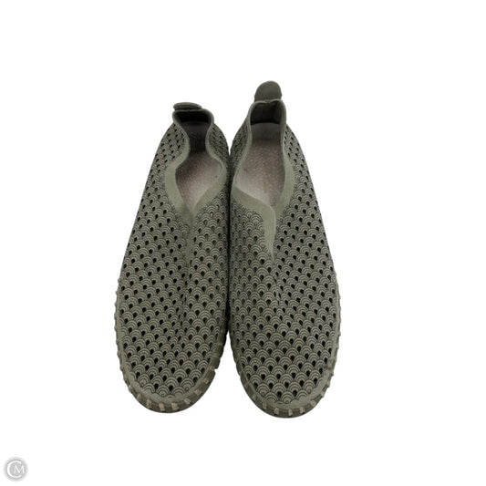 Shoes Sneakers By Clothes Mentor In Green, Size: 7.5