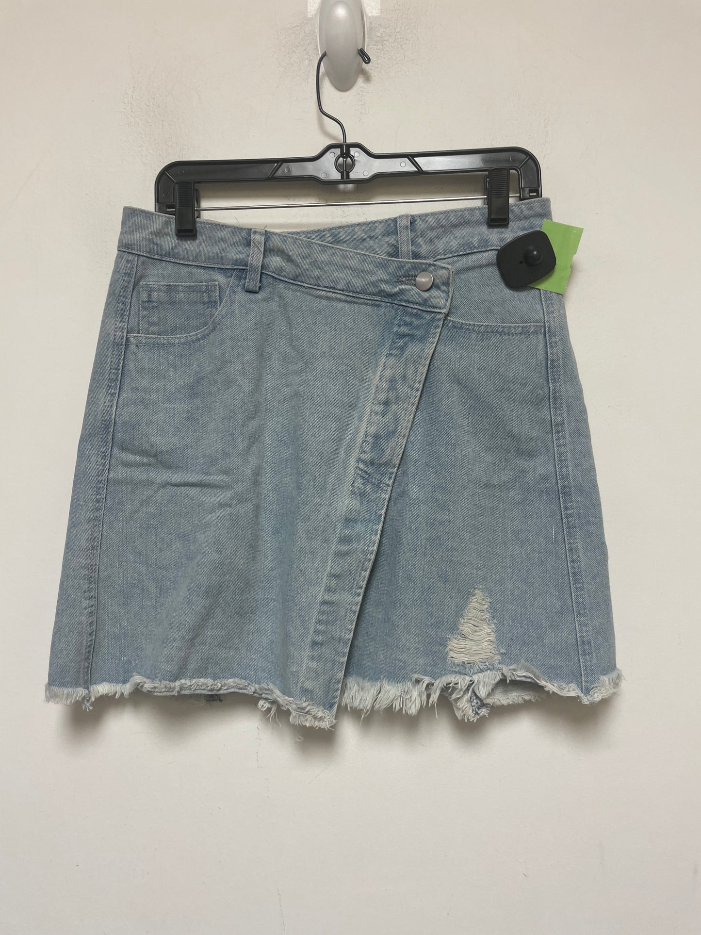 Skirt Mini & Short By Clothes Mentor  Size: L