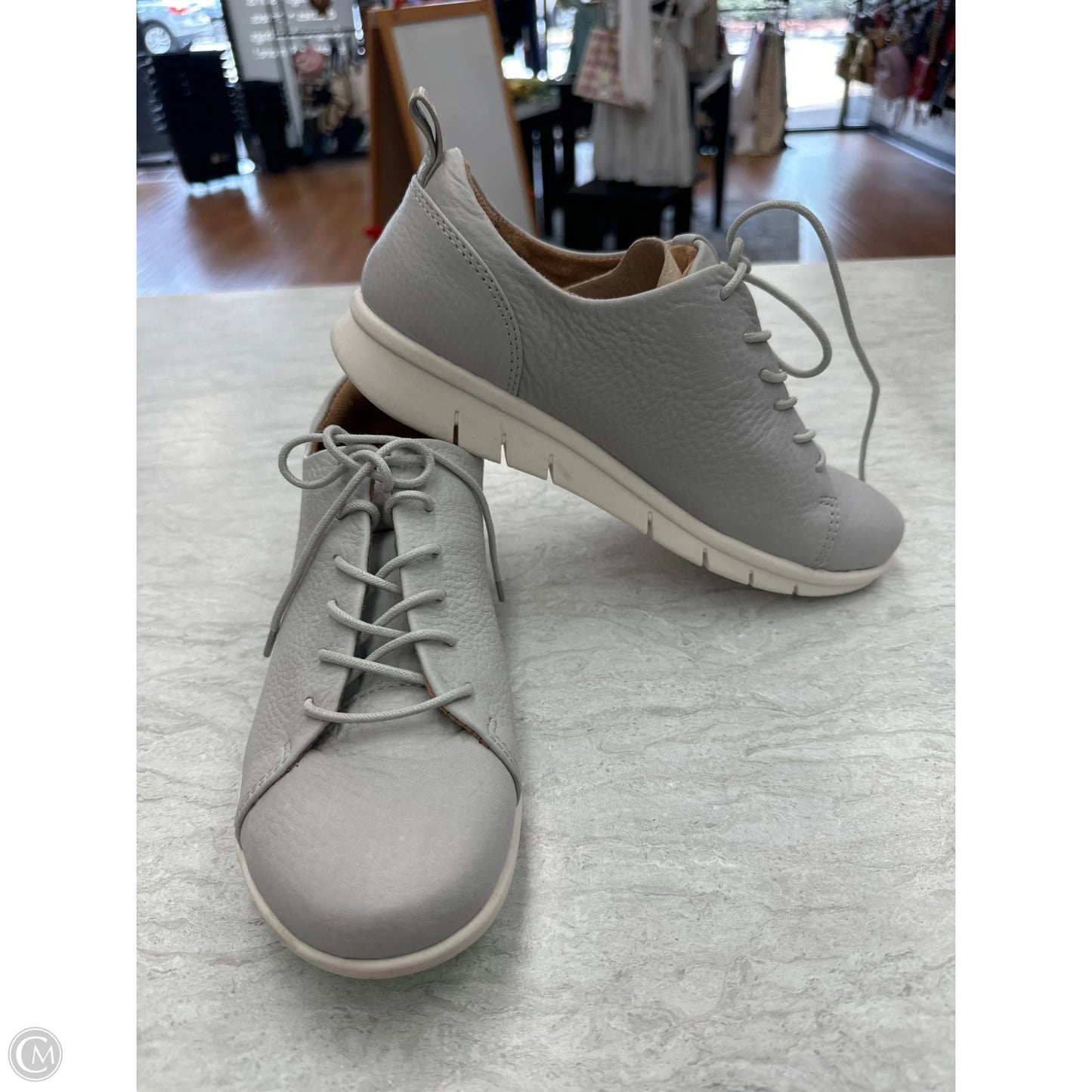 Shoes Flats By Comfortiva In Grey, Size: 8