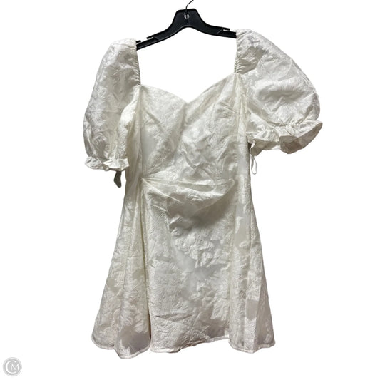 Dress Casual Short By Showpo In White, Size: M