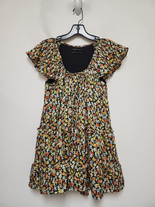 Dress Casual Short By Urban Outfitters In Floral Print, Size: Xs