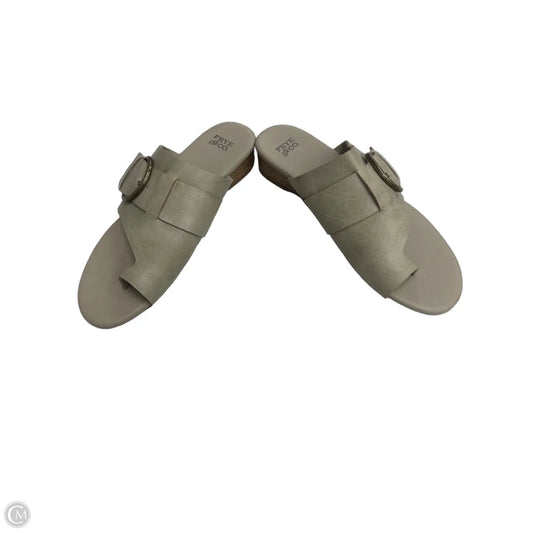 Sandals Flats By Frye And Co In Tan, Size: 7.5