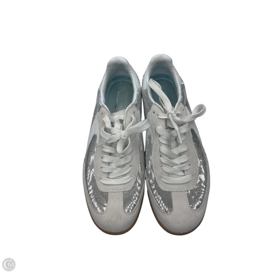 Shoes Sneakers By Skechers In Silver & White, Size: 8.5