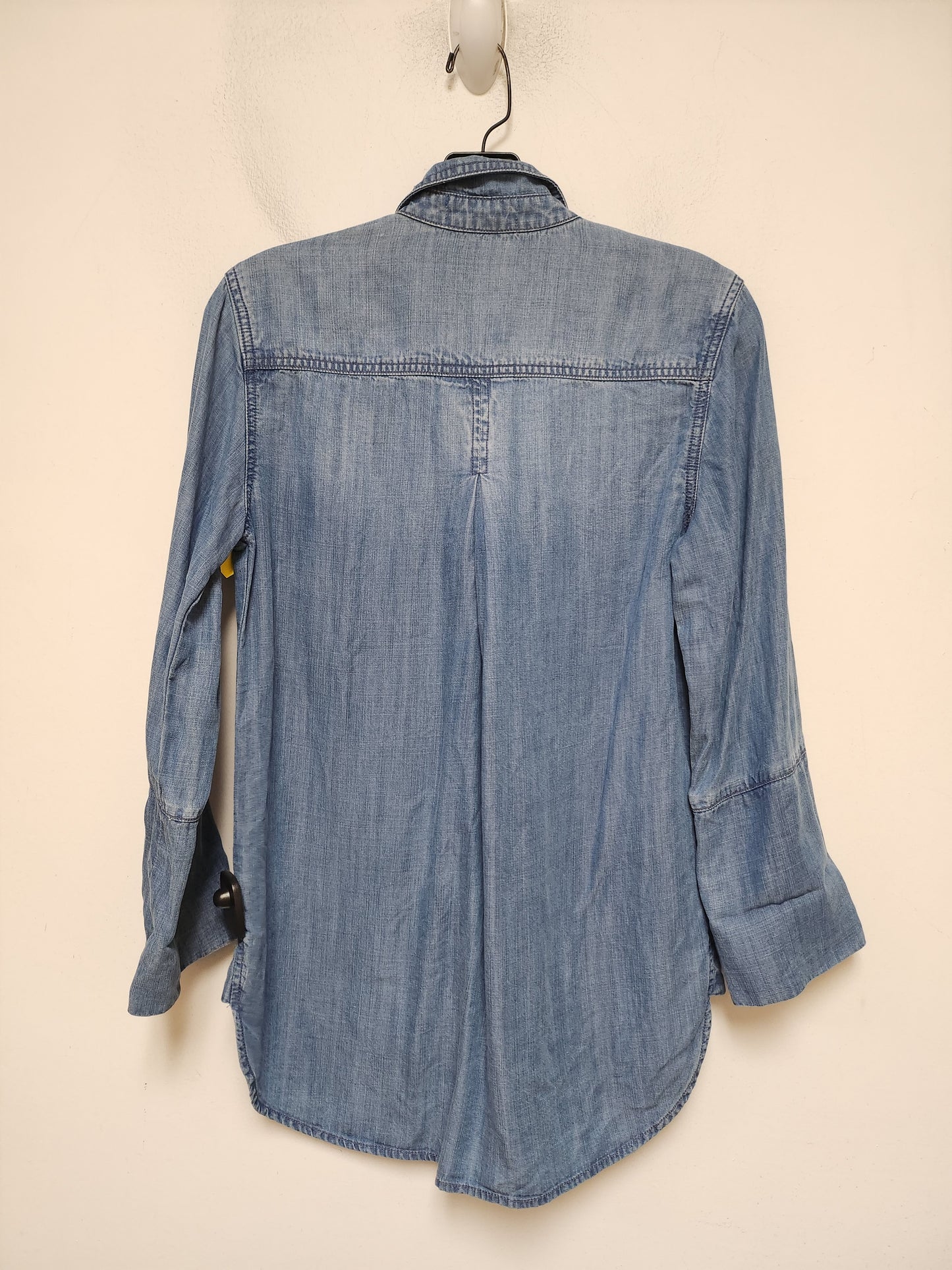 Top Long Sleeve By Cloth & Stone In Blue Denim, Size: Xs