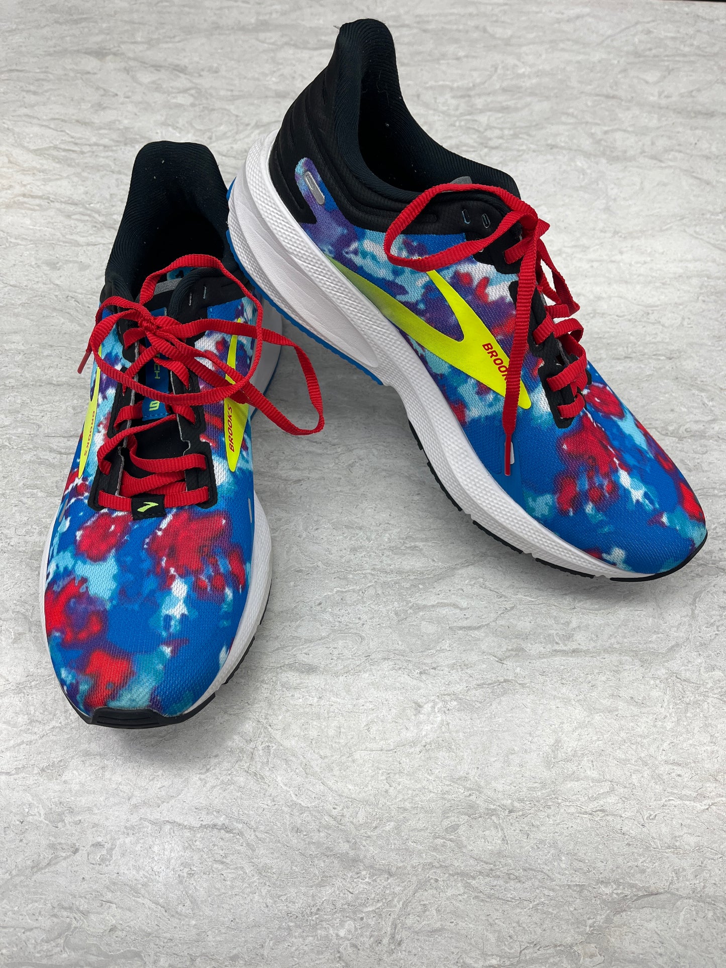 Shoes Athletic By Brooks In Multi-colored, Size: 10