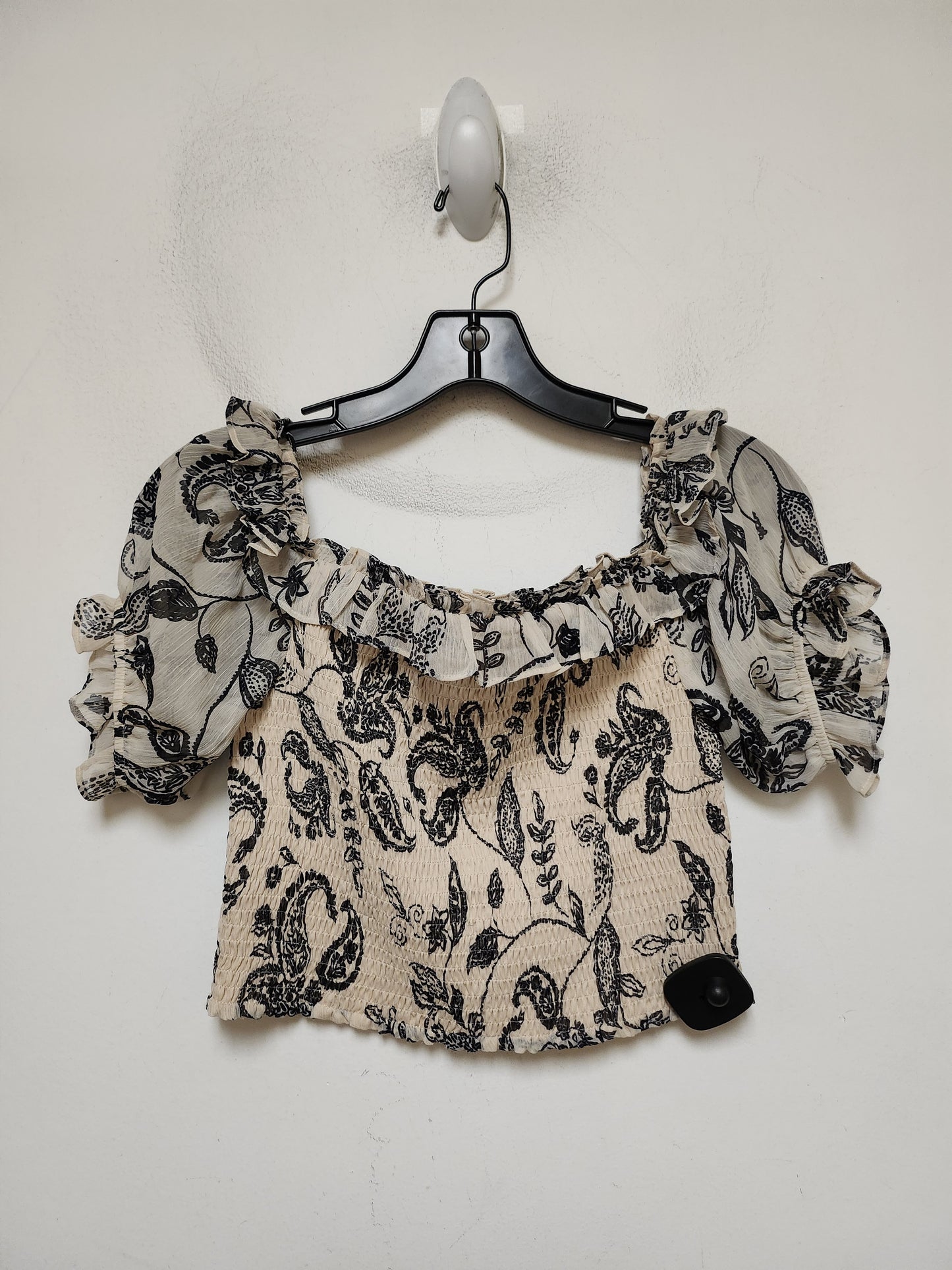 Top Short Sleeve By Express In Black & Cream, Size: S