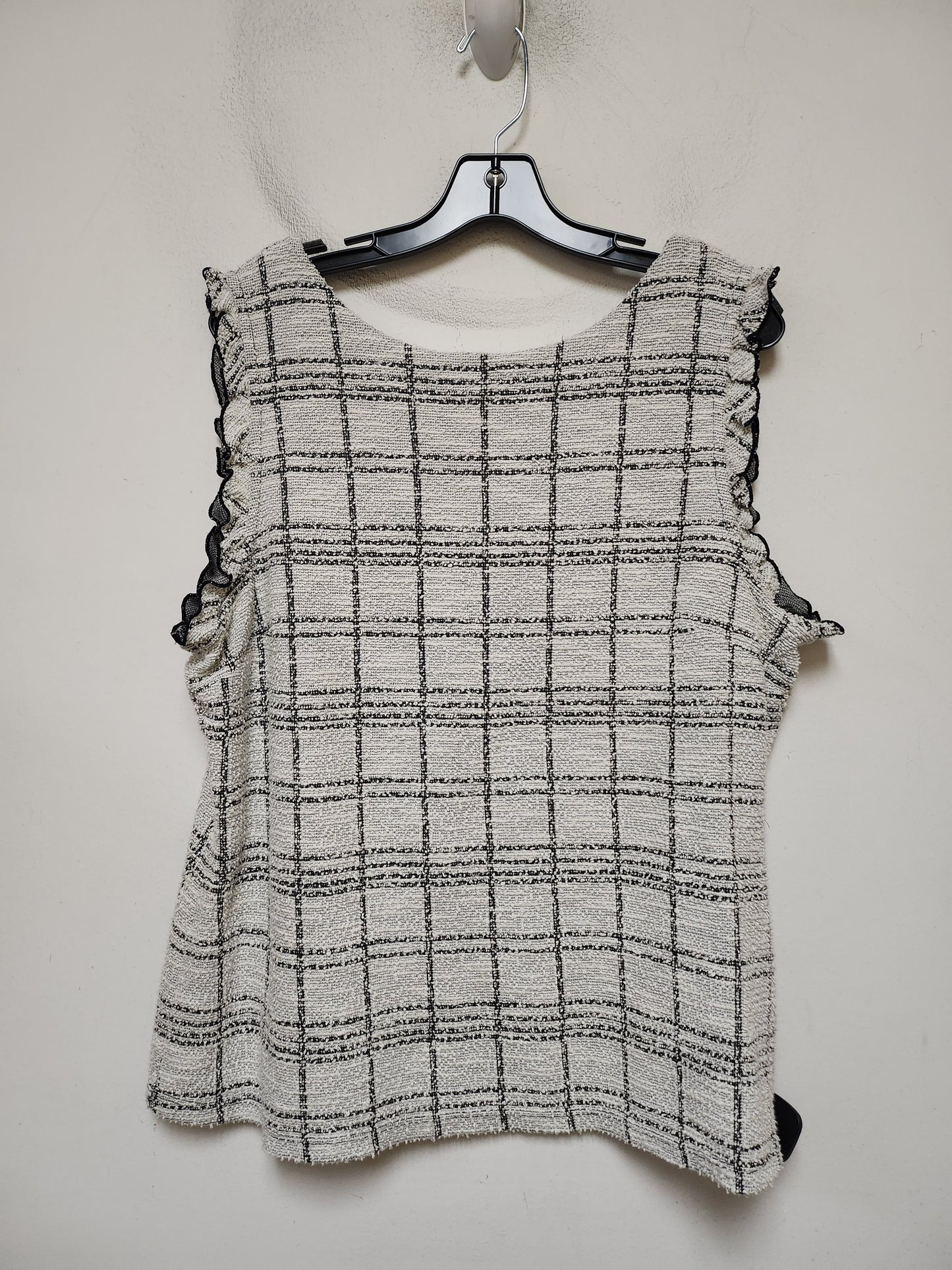 Top Sleeveless By Banana Republic In Checkered Pattern, Size: Xl