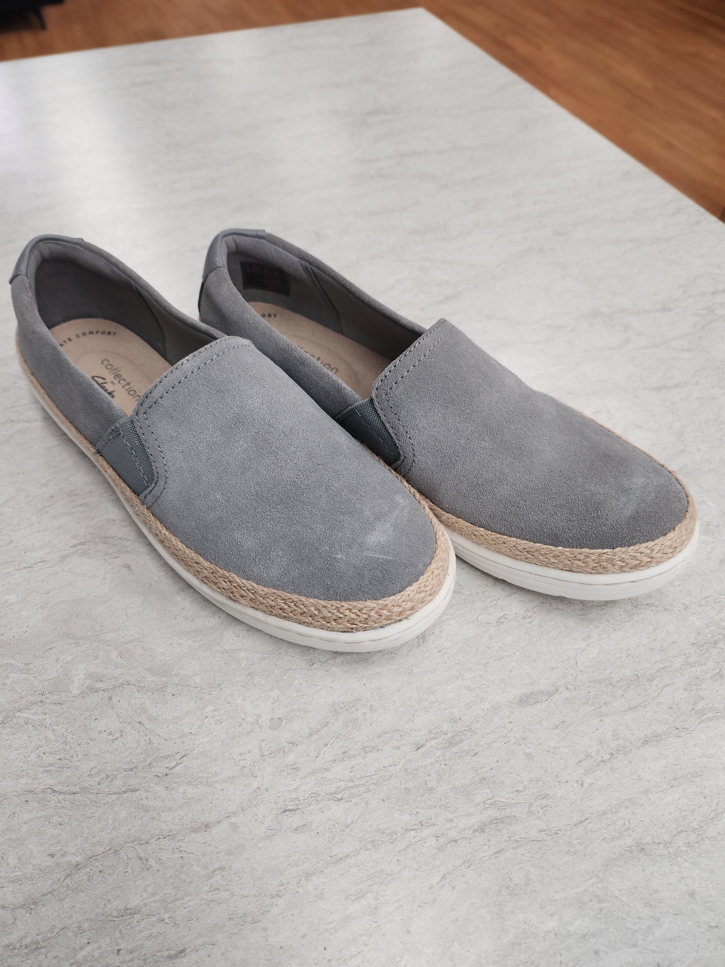 Shoes Flats By Clarks In Grey, Size: 7.5