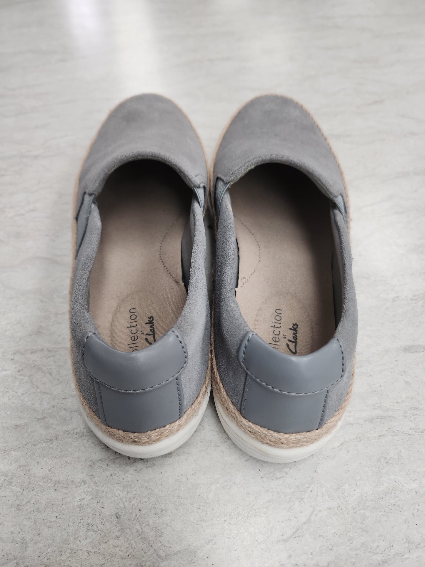 Shoes Flats By Clarks In Grey, Size: 7.5