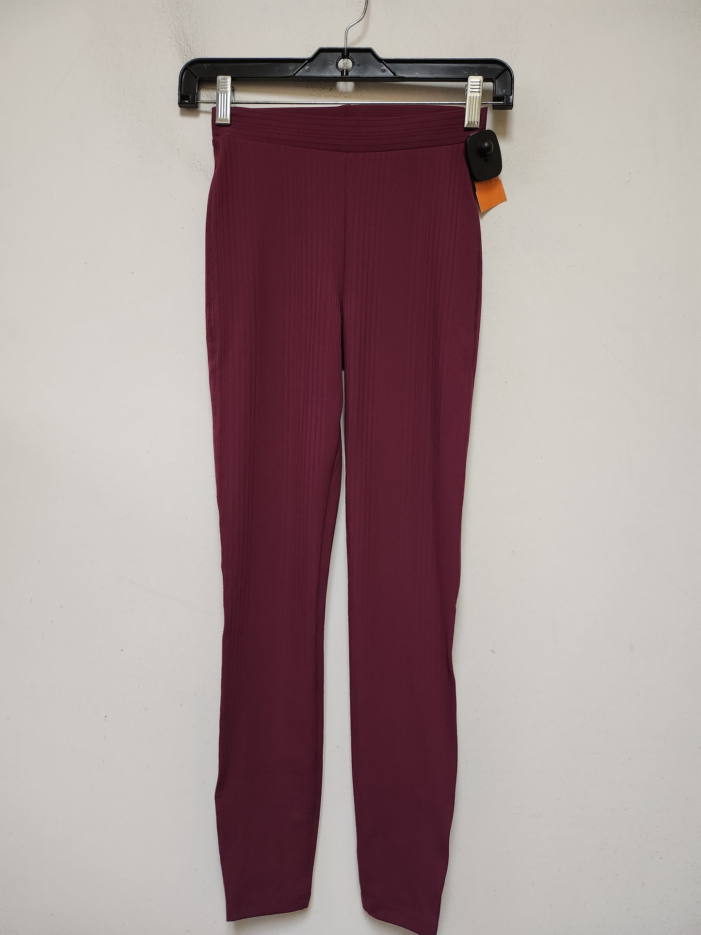 Athletic Leggings By Alo In Maroon, Size: Xs