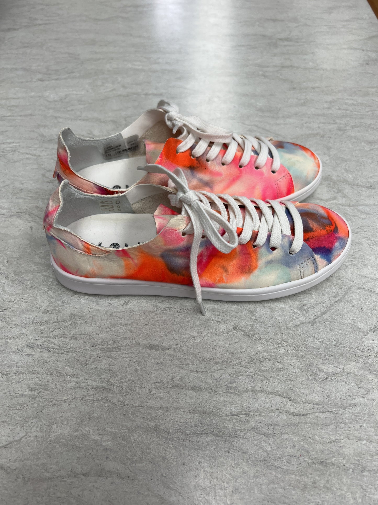 Shoes Sneakers By Clothes Mentor  Size: 7.5