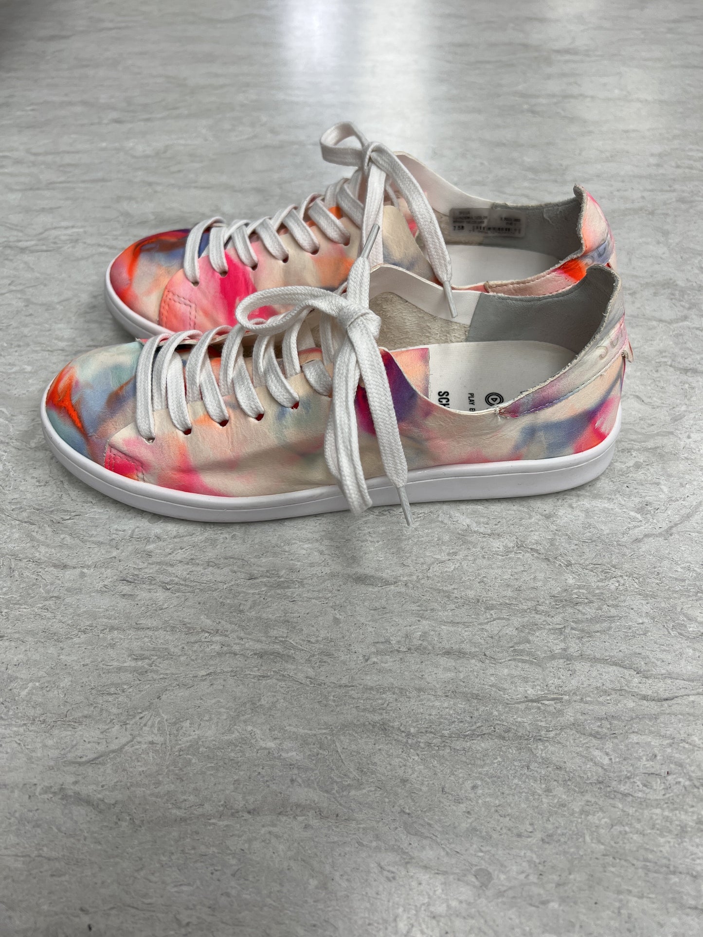 Shoes Sneakers By Clothes Mentor  Size: 7.5