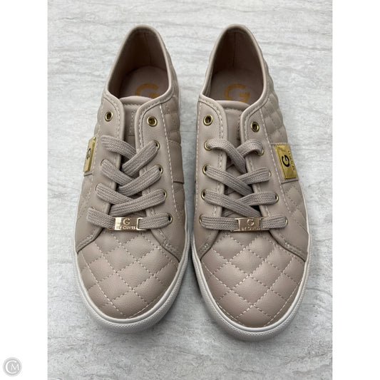 Shoes Sneakers By Guess In Tan, Size: 9