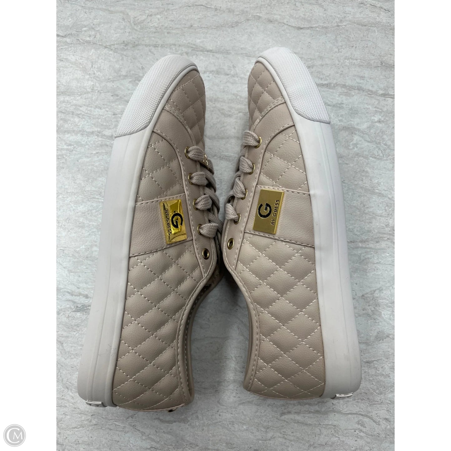 Shoes Sneakers By Guess In Tan, Size: 9