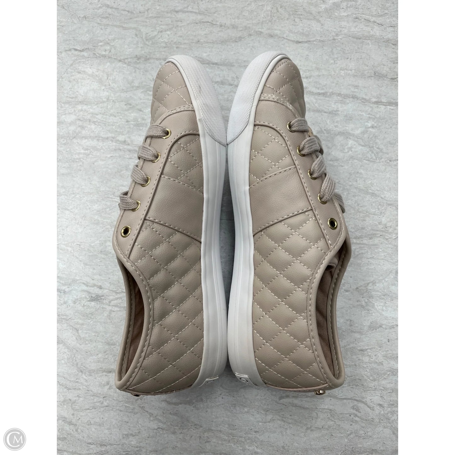 Shoes Sneakers By Guess In Tan, Size: 9