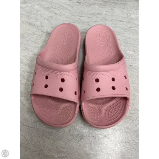 Sandals Flats By Crocs In Pink, Size: 8