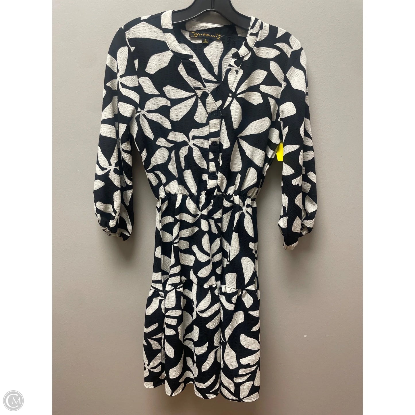 Dress Casual Short By Clothes Mentor In Black & White, Size: S