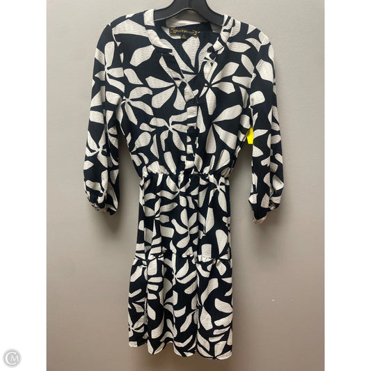 Dress Casual Short By Clothes Mentor In Black & White, Size: S