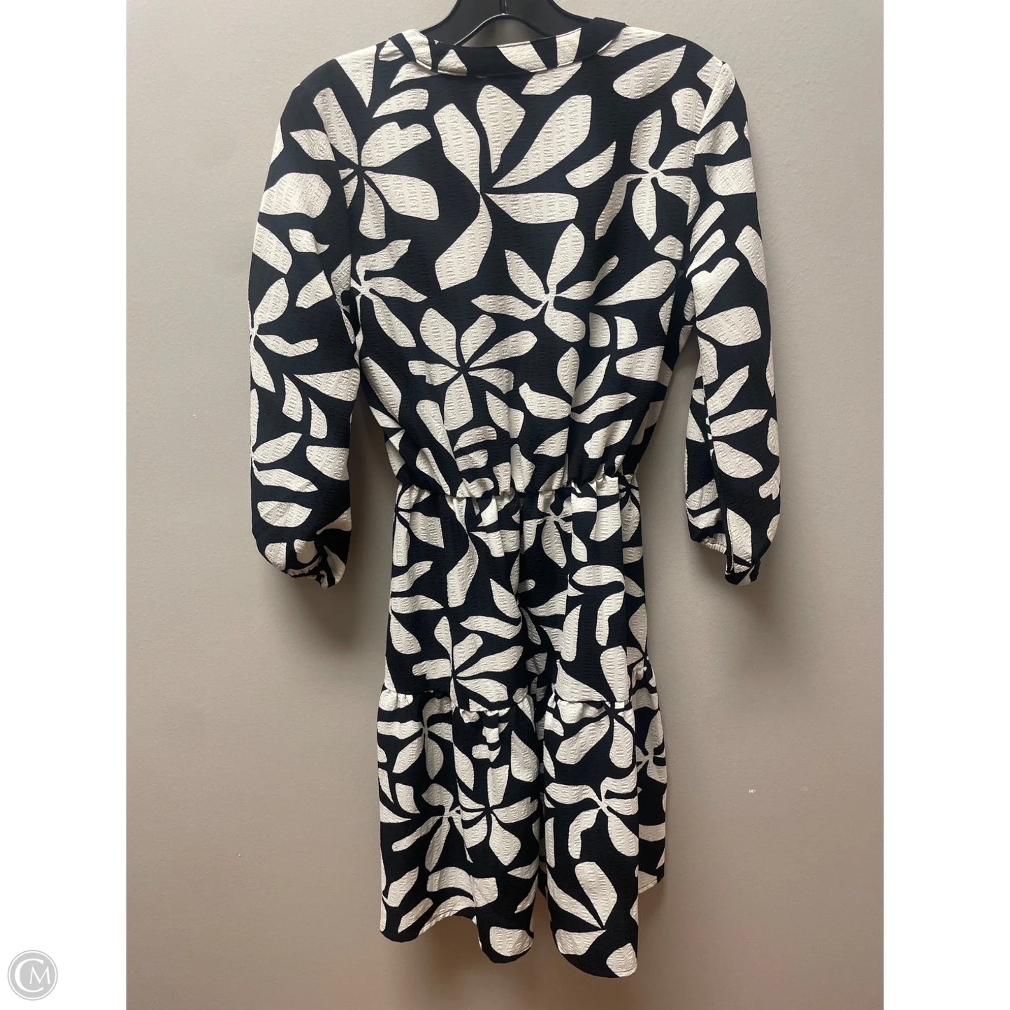 Dress Casual Short By Clothes Mentor In Black & White, Size: S