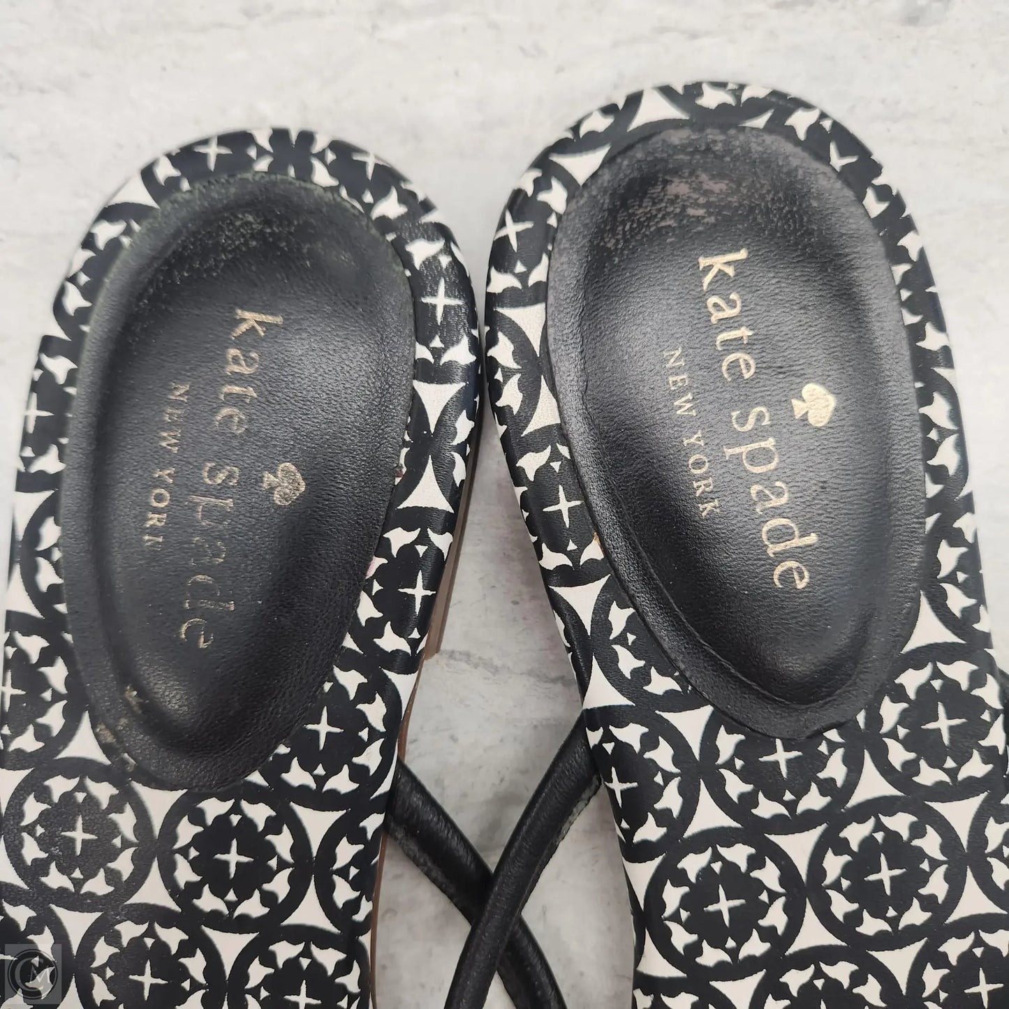 Sandals Designer By Kate Spade In Black & White, Size: 10