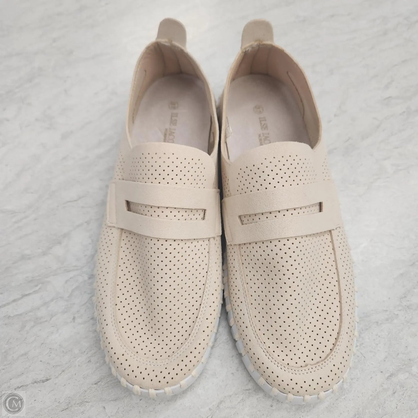 Shoes Flats By Clothes Mentor In Cream, Size: 6.5