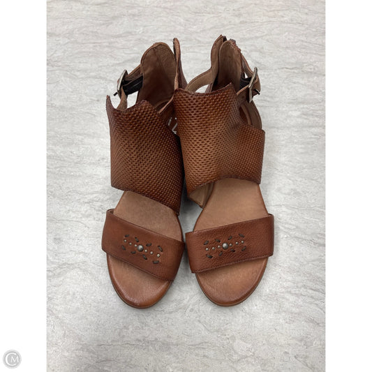 Sandals Flats By Miz Mooz In Brown, Size: 6.5