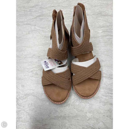 Sandals Flats By Bobs In Tan, Size: 6