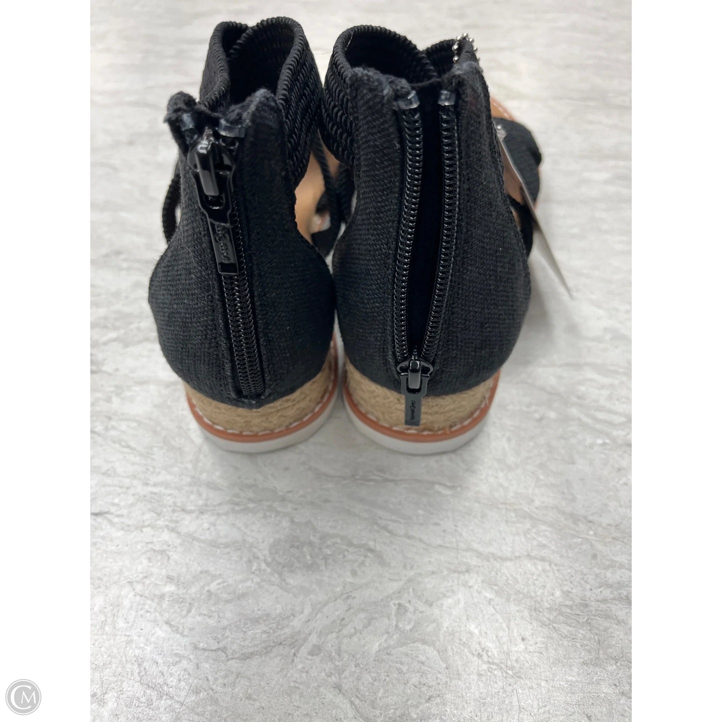 Sandals Flats By Bobs In Black, Size: 6