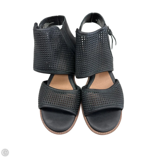 Sandals Flats By Sofft In Black, Size: 8