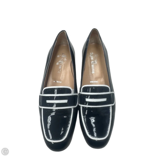 Shoes Flats By Clothes Mentor In Black & White, Size: 7.5