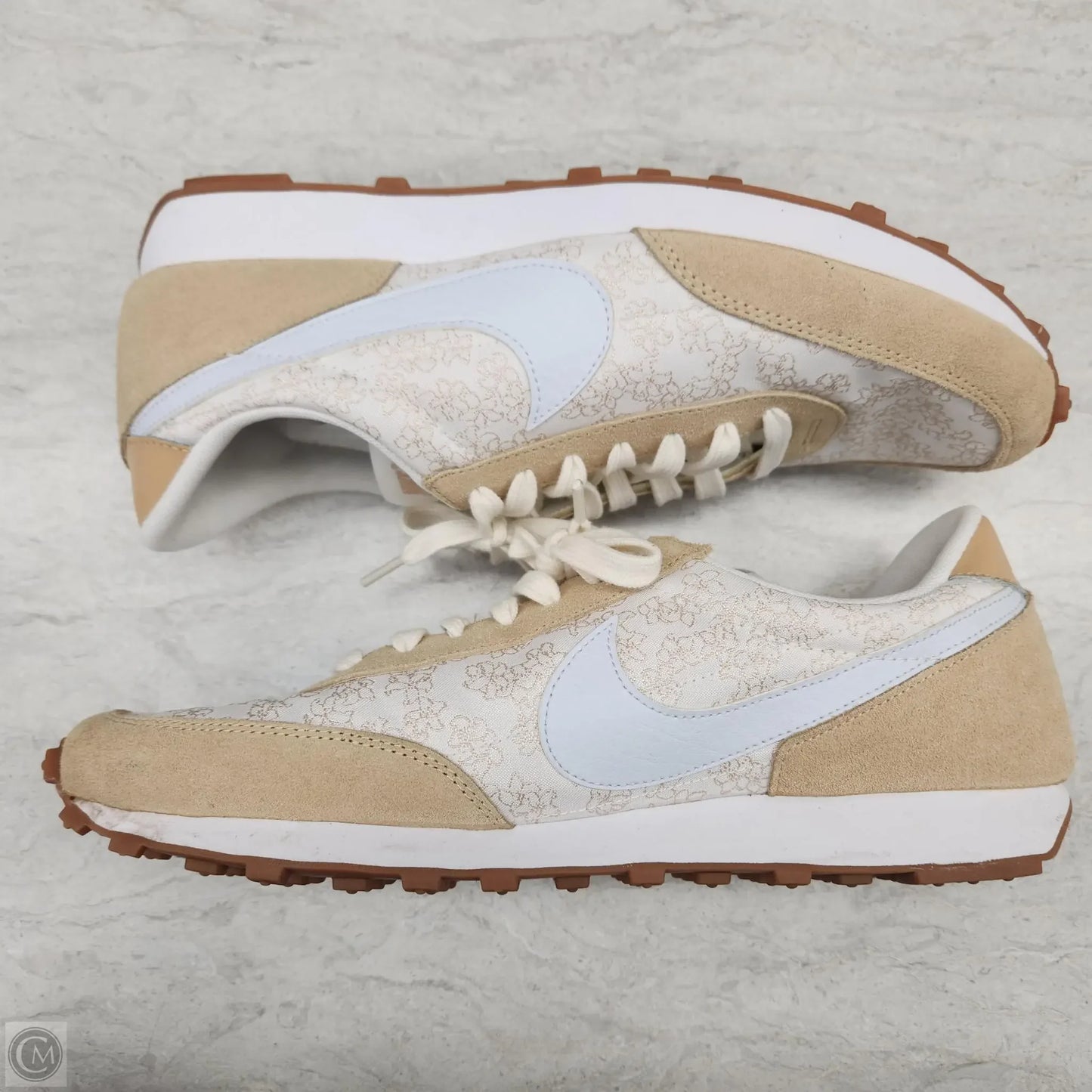 Shoes Sneakers By Nike In Cream & Tan, Size: 12