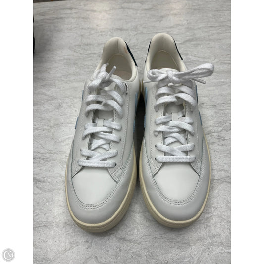 Shoes Sneakers By Veja In Blue & White, Size: 7