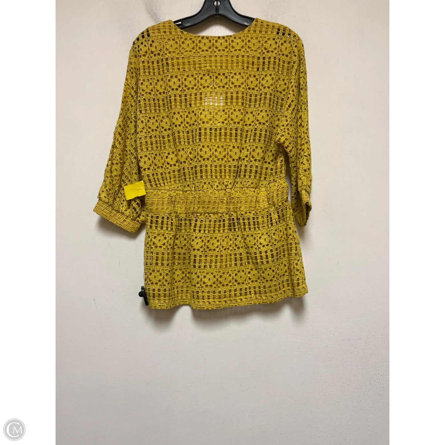 Top Short Sleeve By Clothes Mentor In Yellow, Size: S