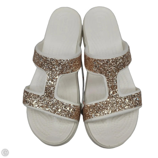 Sandals Heels Platform By Crocs In Gold & White, Size: 9